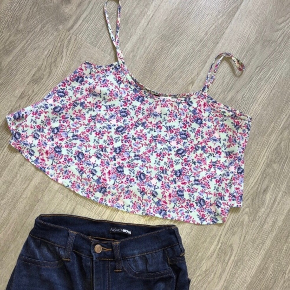 Pretty floral crop top